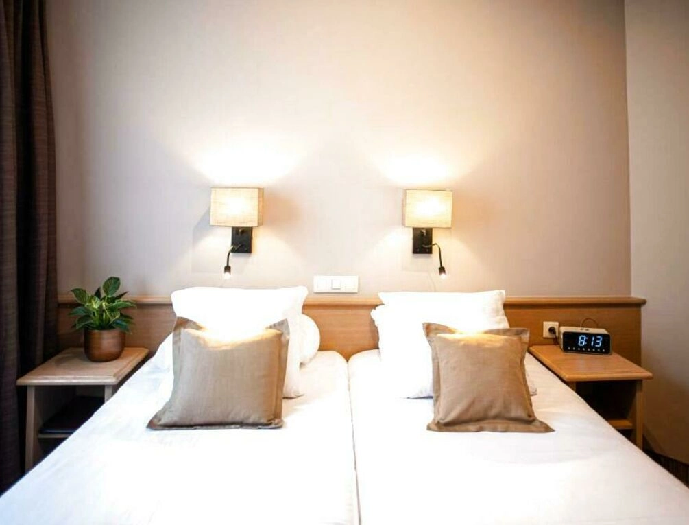 Afbeelding gerelateerd aan Ambassador Hotel