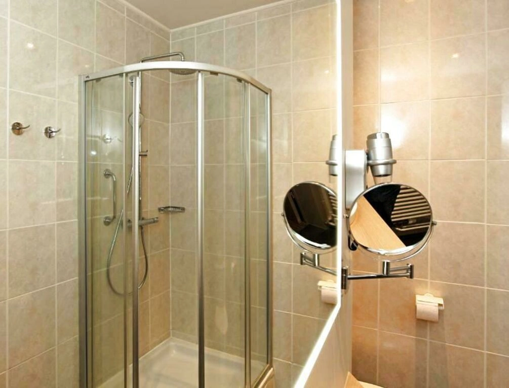 Afbeelding gerelateerd aan Ambassador Hotel