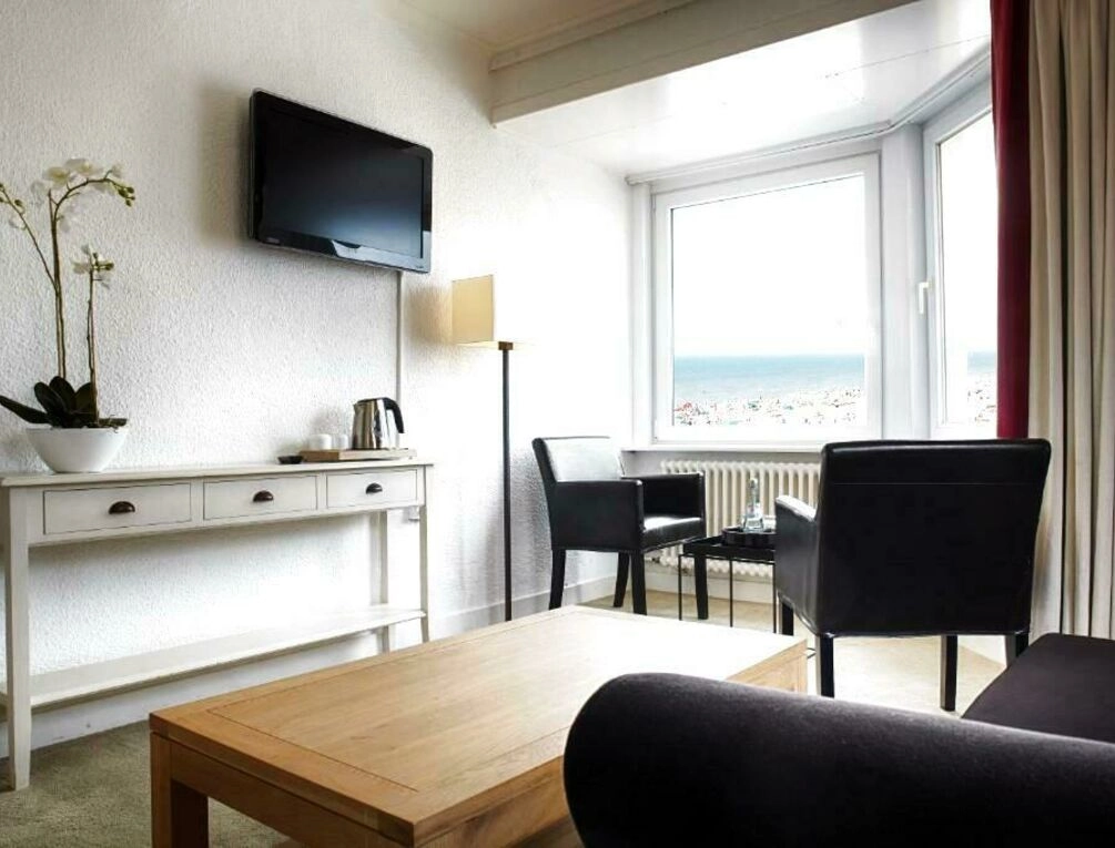 Afbeelding gerelateerd aan Beach Hotel