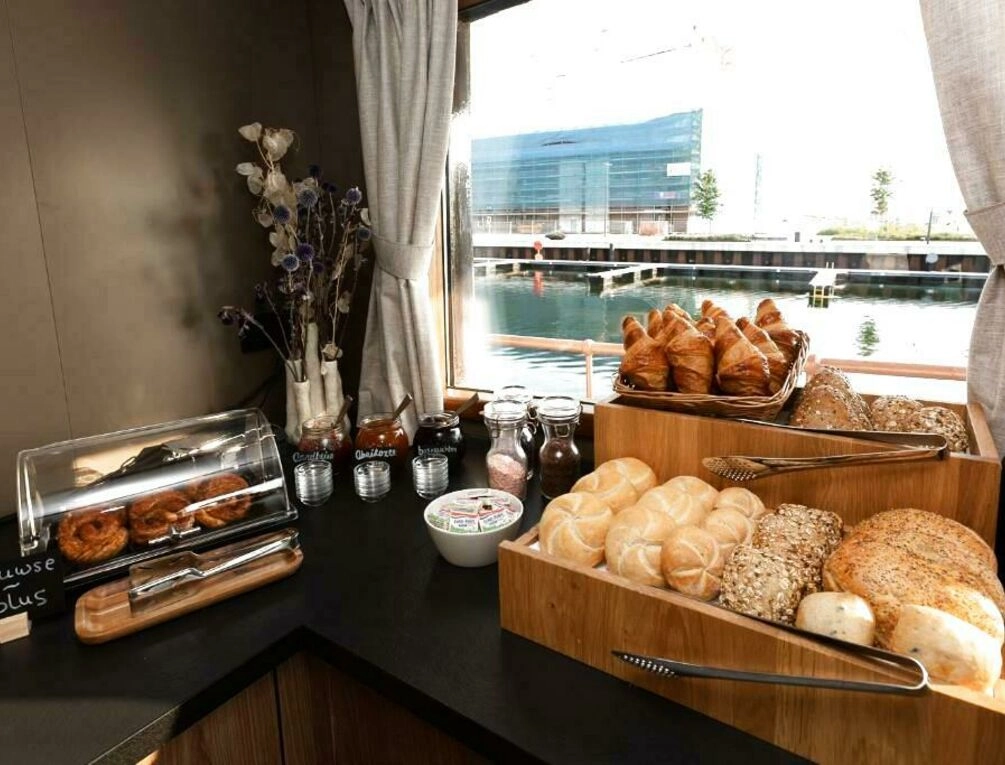 Afbeelding gerelateerd aan Hotelboot Koningin Emma I Kloeg Collection